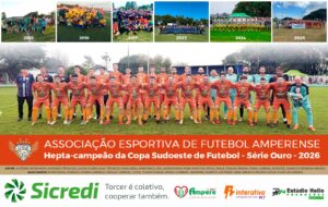AEFA Ampére reúne elenco em jantar e recebe pôster do heptacampeonato 1