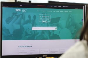 As inscrições ao Sistema de Seleção Unificada (SiSU), inicia nesta terça-feira (15) e segue até sexta (18). Este é o primeiro ano em que a Universidade Estadual de Maringá (UEM) disponibiliza o ingresso nas graduações presenciais por meio do processo que utiliza a nota obtida no Exame Nacional do Ensino Médio (Enem)
Foto: Geraldo Bubniak/AEN