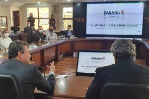 O secretário do Desenvolvimento Sustentável e do Turismo, Márcio Nunes, se reuniu com representantes municipais, profissionais do órgão ambiental estadual e integrantes do R20, grupo consultivo que busca soluções relacionadas aos resíduos sólidos. -  Curitiba, 17/08/2021  -  Foto: SEDEST