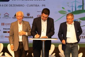 Curitiba, 04 de dezembro de 2024 - O governador Carlos Massa Ratinho Junior participa da abertura do 71º Fórum Nacional de Habitação de Interesse Social