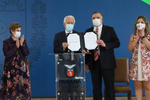 O vice governador Darci Piana e o  secretário de Justiça, Família e Trabalho, Ney Leprevost assinam  nesta quarta-feira  (27) termo de repasse ao Cedca aos municípios,  no Palacio Iguacu.   Curitiba, 27/10/2021 -  Foto: Geraldo Bubniak/AEN