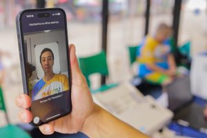 Pontal do Paraná, 24 de janeiro de 2025 - O Departamento de Trânsito do Paraná (Detran-PR) lança a versão piloto do serviço de autobiometria facial. O Detran está com um ônibus em Ipanema atendendo à população.