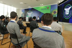 O governador Carlos Massa Ratinho Junior lança nesta segunda-feira (26) o programa de colégios cívico-militares do Estado. No mesmo ato  é assinada a regulamentação da lei que autorizou o projeto e anunciada a lista das cerca de 200 unidades beneficiadas nesse primeiro momento.
   Curitiba, 26/09/2020. Foto: Geraldo Bubniak/AEN