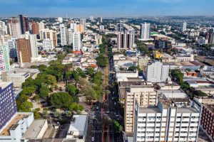 Maringá, 27 de julho de 2023 - Avenida Brasil, em Maringá, cidade da região Norte Central do Paraná.