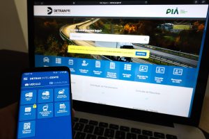 Detran tem aumento de 60% em atendimentos online no primeiro trimestre de 2021
Quantidade de serviços prestados online vem aumentando comparado ao mesmo período do ano passado.
Foto: Geraldo Bubniak/AEN