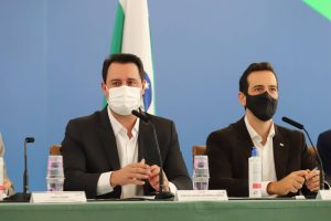 O governador Carlos Massa Ratinho Junior atende a imprensa nesta terça-feira (4) para falar sobre o retorno gradativo das aulas presenciais na rede estadual de ensino.
 Curitiba, 04/05/2021. Foto: Geraldo Bubniak/AEN