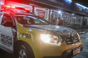 As forças policiais do Paraná e as prefeituras municipais fiscalizaram 3.160 estabelecimentos comerciais desde o começo da vigência do Decreto 6.983/2021, publicado na sexta-feira (26) pelo Governo do Estado. Em cinco dias de operação especial, 105 estabelecimentos foram interditados e 62 foram multados por irregularidades relacionadas à pandemia. -  Curitiba, 04/03/2021  -  Foto: Divulgação SESP-PR