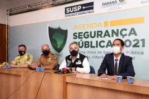 O ministro da Justiça e Segurança Pública, André Mendonça, esteve em São José dos Pinhais, na Região Metropolitana de Curitiba, para conhecer de perto algumas ações da Secretaria da Segurança Pública do Paraná na região. - Curitiba, 18/02/2021 - Foto: Divulgação SESP-PR