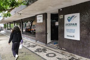 Curitiba, 14 de dezembro de 2022 - Fachada da Junta Comercial do Paraná (Jucepar), no centro da capital do Estado.