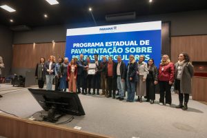 O secretário das Cidades, Guto Silva, lança nesta terça-feira (15) o Programa Estadual Pavimentação sobre Pedras Irregulares  - Foto: Geraldo Bubniak/AEN