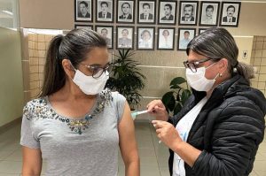 Professores do Núcleo Regional de Educaçào de Cianorte recebem a vacina contra a Covid-19  -  Ciaanorte, 26/05/2021  -  Foto: SEED