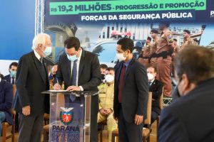 Governador Carlos Massa Ratinho Junior Assina Progressao e Promoçao da Segurança Publica.Foto: Ari Dias/ AEN.