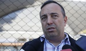 O deputado delegado, Fernando Francischini, concede entrevista aos jornalistas