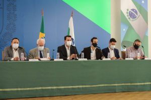 O governador Carlos Massa Ratinho Junior atende a imprensa nesta terça-feira (4) para falar sobre o retorno gradativo das aulas presenciais na rede estadual de ensino.
 Curitiba, 04/05/2021. Foto: Geraldo Bubniak/AEN