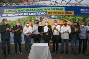 Governador em exercício, Darci Piana entrega 58 veículos para a Regional da Saúde e lança edital para pavimentação de vias urbanas  em Francisco Beltrão - Francisco Beltrão, 07/10/2021  - Foto; Gilson Abreu/AEN