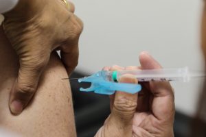 Paraná divulga números da gripe e reforça a prevenção. A vacinação contra a gripe terminou em 31 de maio  para o público-alvo da campanha. O saldo de doses está disponível para toda a população a partir de 03/06. A secretaria estadual segue orientação do Ministério da Saúde de atingir 90% de cobertura vacinal.
   Curitiba, 06/06/2019 -  Foto: Gilson Abreu/ANPr