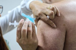 Paraná divulga números da gripe e reforça a prevenção. A vacinação contra a gripe terminou em 31 de maio  para o público-alvo da campanha. O saldo de doses está disponível para toda a população a partir de 03/06. A secretaria estadual segue orientação do Ministério da Saúde de atingir 90% de cobertura vacinal.
   Curitiba, 06/06/2019 -  Foto: Geraldo Bubniak/ANPr