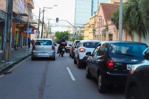 Movimentacao de transito no centro de Curitiba - IPVA - Foto: Geraldo Bubniak./AEN