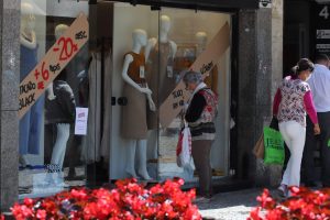 Comercio - compras  - Foto: Geraldo Bubniak/AEN