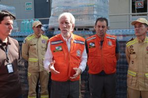 O Governo do Paraná manda nesta quarta-feira (08) mais 15 caminhões com ajuda humanitária para o Rio Grande do Sul. As doações fazem parte da campanha SOS RS, iniciativa do Gabinete da Primeira-Dama, que conta com o recolhimento de alimentos e outros materiais nas sedes do Corpo de Bombeiros em todo o Paraná.
Foto: Geraldo Bubniak/AEN