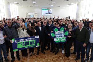 O governador Carlos Massa Ratinho Junior lança nesta terça-feira (26) o programa de vacinação Vet-Móvel Paraná.