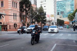 Movimentacao de transito no centro de Curitiba - IPVA - Foto: Geraldo Bubniak./AEN