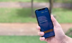 Aplicativo Auxílio Emergencial ao Trabalhador 

A Caixa Econômica Federal lançou o aplicativo para a liberação do auxílio emergencial a trabalhadores de baixa renda prejudicados pela pandemia do coronavírus. 

O pedido para receber o benefício pode ser feito no site auxilio.caixa.gov.br ou pelo APP CAIXA | Auxílio Emergencial, disponível nas lojas de aplicativos para celulares Android e IOS. 

O Senado aprovou a medida no dia 30 de março e a lei foi sancionada em 2 de abril de 2020 (Lei 13.982). 

Foto: Leonardo Sá/Agência Senado