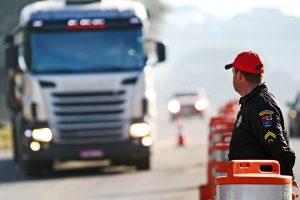 Rodovias estaduais terão policiamento reforçado pela Polícia Rodoviária Estadual durante o feriado de Páscoa - Curitiba, 13/04/2022