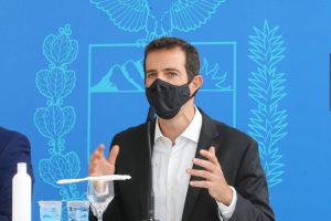 O governador Carlos Massa Ratinho Junior participa  nesta terca-feira (15), de coletiva de imprensa   para esclarecer dúvidas sobre o retorno presencial das aulas na Rede Pública de Ensino do Paraná,  acompanhado do ministro da Educação, Milton Ribeiro e do secretario de Educacao Renato Feder. Curitiba, 15/11/2020. Foto: Geraldo Bubniak/AEN