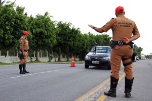 O Batalhão de Polícia Rodoviária Estadual (BPRv) começou nesta quarta-feira (25) a operação Corpus Christi, para intensificar o policiamento nas principais estradas do Paraná durante o feriado prolongado.
Fotos: Cabo Valdemir.