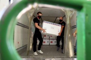 Chegada de vacinas Fiocruz  -  Curitiba, 03/05/20221  -  Foto: Ari Dias/AEN