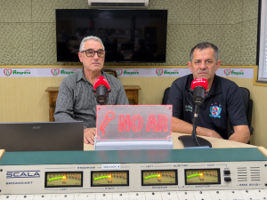 Retrato no estúdio de rádio no ar