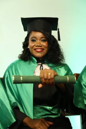 Roselaure Occeus, imigrante haitiana e que concluiu o curso de Ciências Biológicas