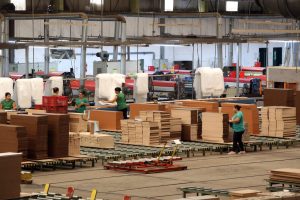 José Lopes Aquino da Colibri Móveis, empresa de Arapongas.

Foto Gilson Abreu/AEN