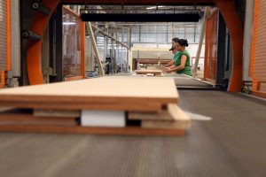 José Lopes Aquino da Colibri Móveis, empresa de Arapongas.

Foto Gilson Abreu/AEN