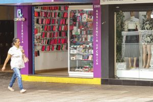 Maringá, 27 de julho de 2023 - Comércio de rua na cidade de Maringá.