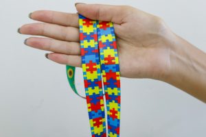 Curitiba, 02 de abril de 2024 - Cordão para utilização de autistas.