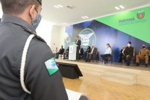 O governador Carlos Massa Ratinho Junior lança nesta segunda-feira (26) o programa de colégios cívico-militares do Estado. No mesmo ato  é assinada a regulamentação da lei que autorizou o projeto e anunciada a lista das cerca de 200 unidades beneficiadas nesse primeiro momento.
   Curitiba, 26/09/2020. Foto: Geraldo Bubniak/AEN