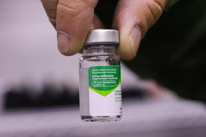 Curitiba, 22 de março de 2023 - O Centro de Medicamentos do Paraná (Cemepar) recebe doses da vacina contra a Influenza.