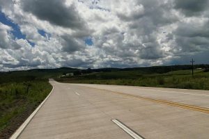 Obra emblemática do Sudoeste, Whitetopping da PRC-280 recebe últimos ajustes